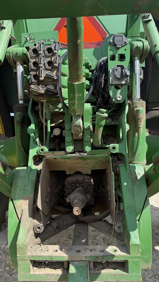 Image of John Deere 8310 equipment image 4