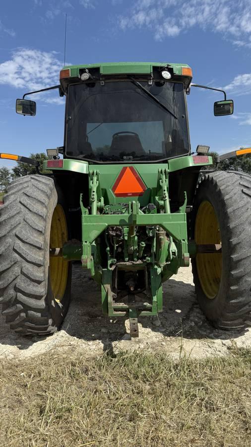 Image of John Deere 8310 equipment image 2