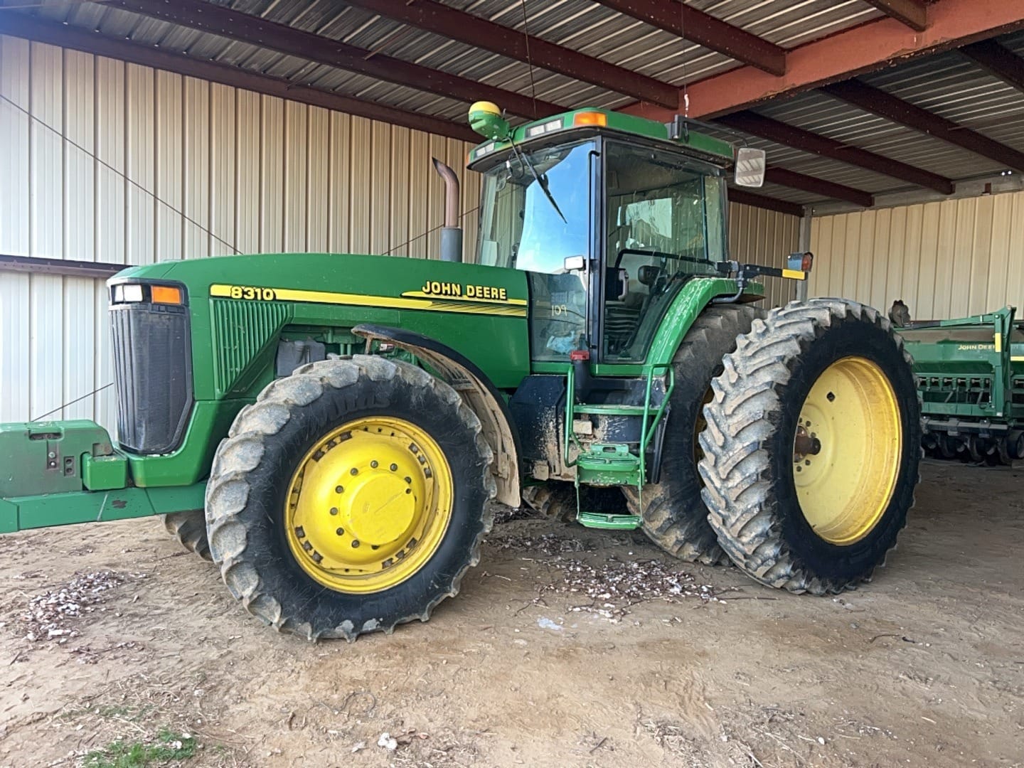 John Deere 8310 Equipment Image0