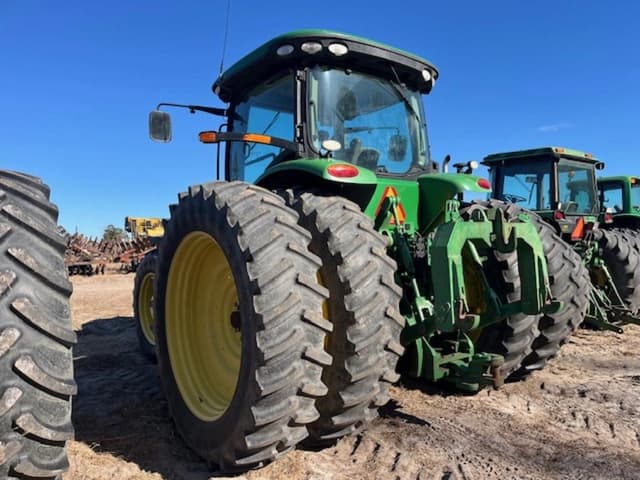 Image of John Deere 8310R equipment image 4