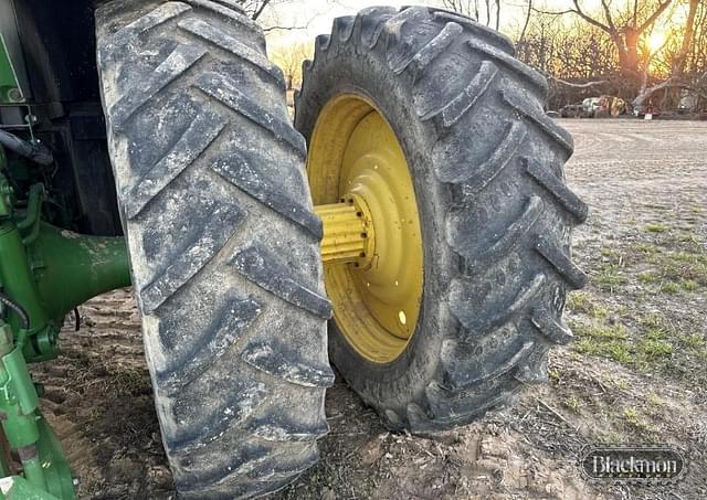 Image of John Deere 8310R equipment image 4