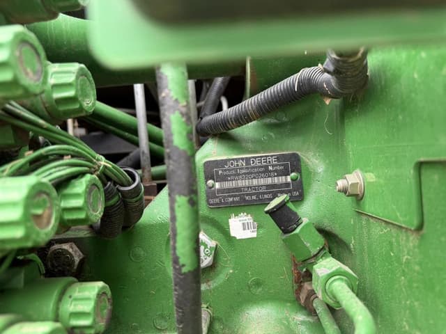 Image of John Deere 8320 equipment image 4