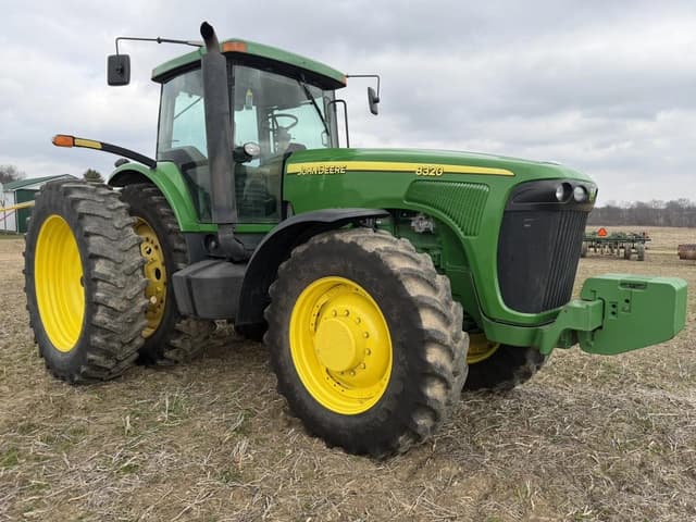 Image of John Deere 8320 equipment image 1