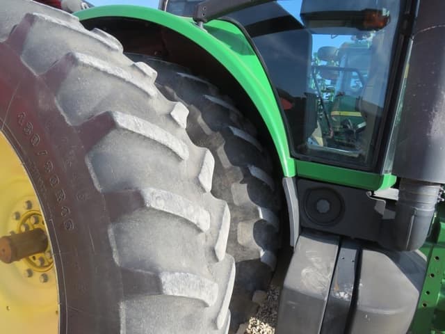 Image of John Deere 8320 equipment image 4