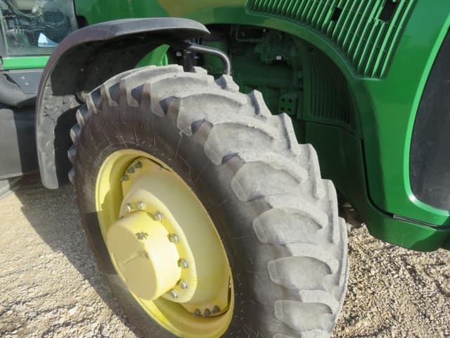 Image of John Deere 8320 equipment image 3