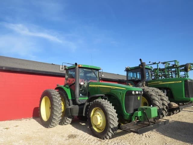 Image of John Deere 8320 equipment image 2