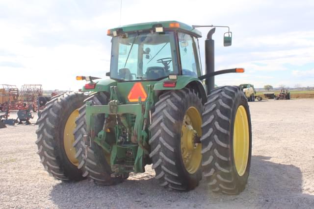 Image of John Deere 8320 equipment image 4
