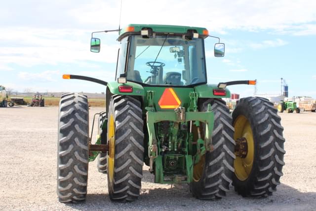 Image of John Deere 8320 equipment image 2