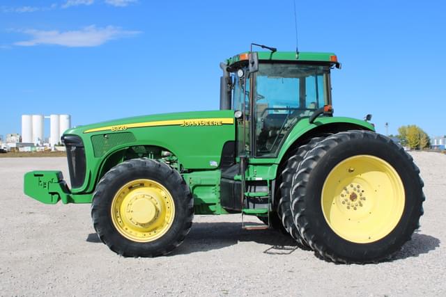 Image of John Deere 8320 equipment image 1
