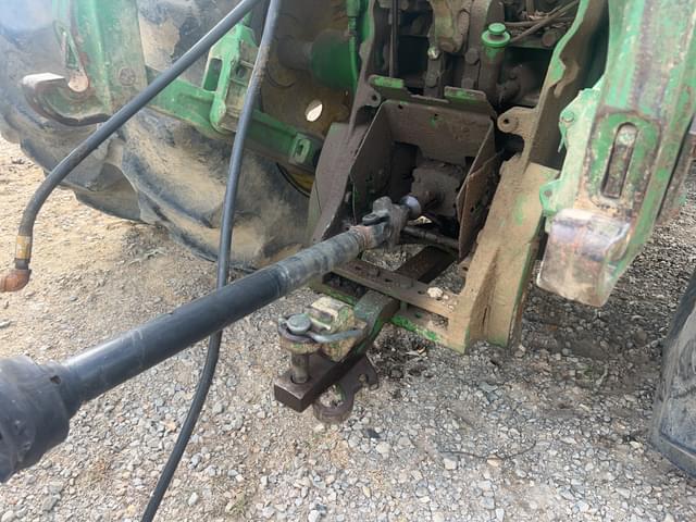 Image of John Deere 8320 equipment image 4