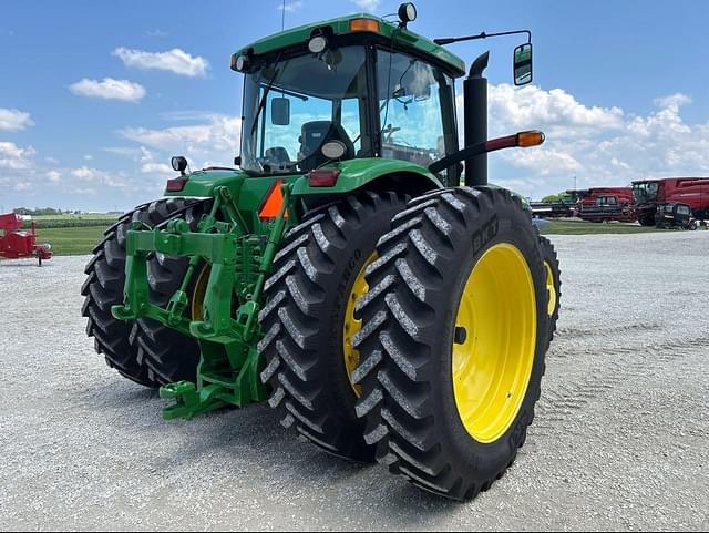 Image of John Deere 8320 equipment image 2