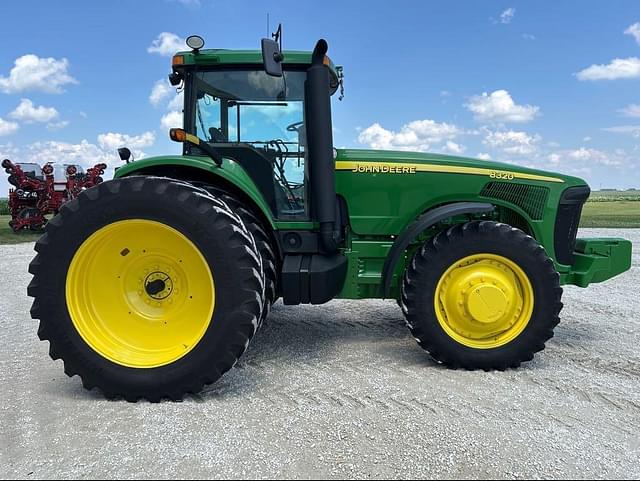 Image of John Deere 8320 equipment image 1
