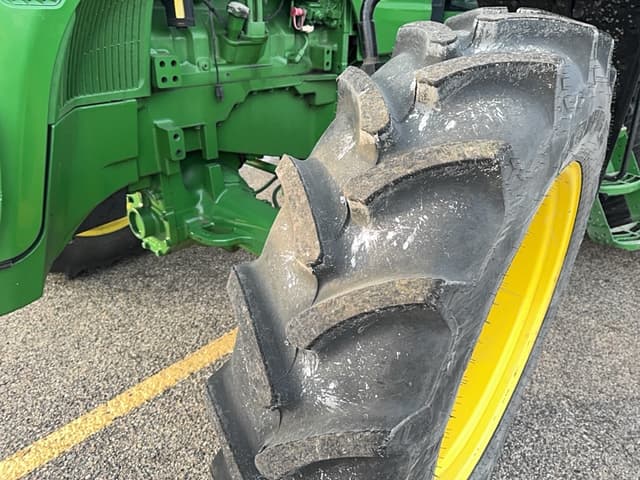 Image of John Deere 8320 equipment image 3
