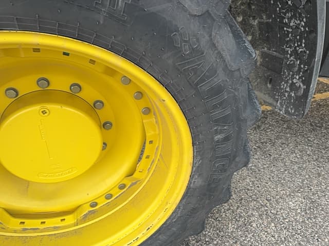 Image of John Deere 8320 equipment image 4