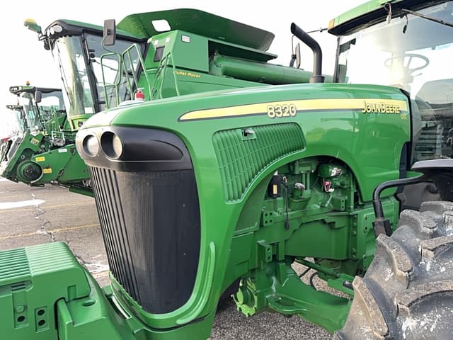 Image of John Deere 8320 equipment image 1