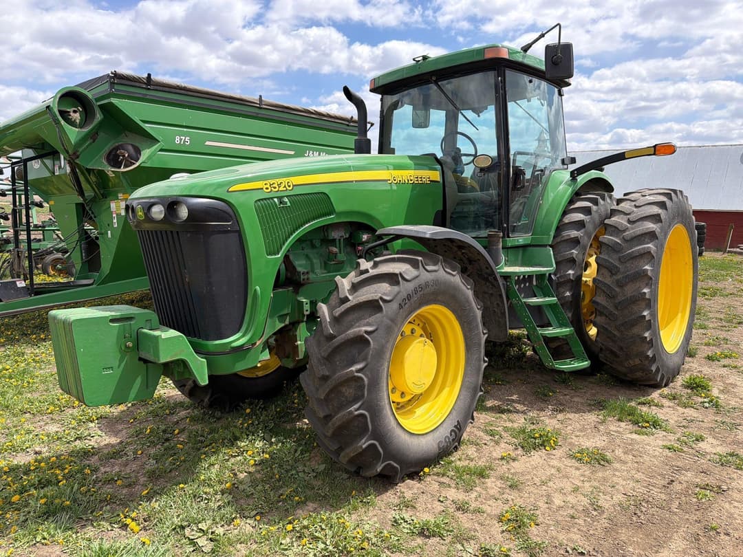 Image of John Deere 8320 Primary image