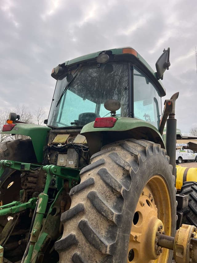 Image of John Deere 8320 equipment image 4