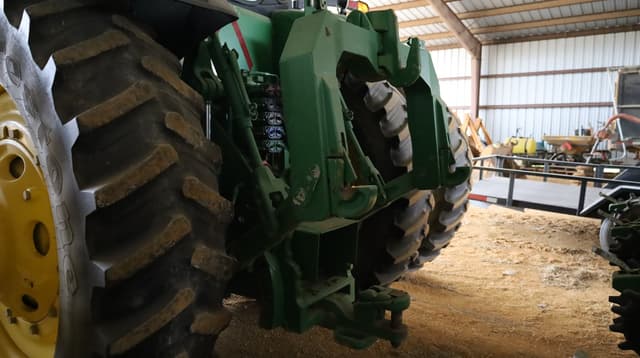 Image of John Deere 8320R equipment image 3