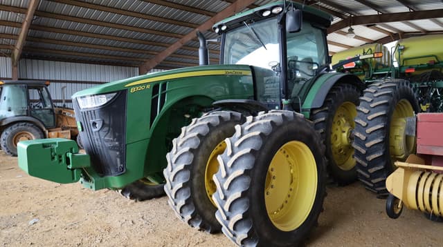 Image of John Deere 8320R equipment image 2