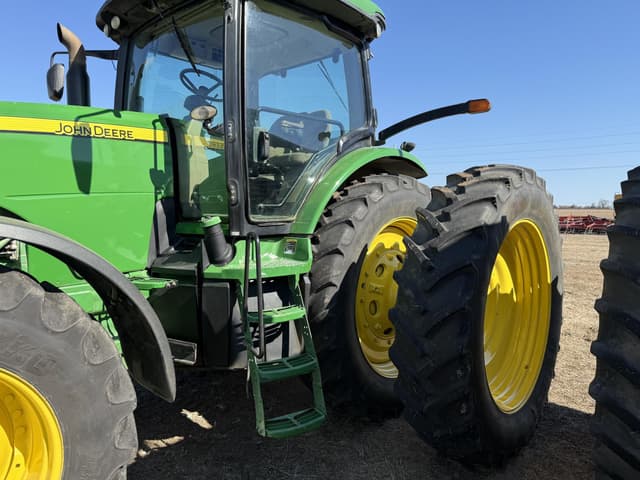 Image of John Deere 8330 equipment image 1