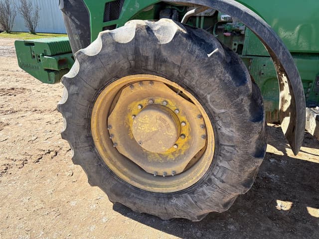 Image of John Deere 8330 equipment image 4