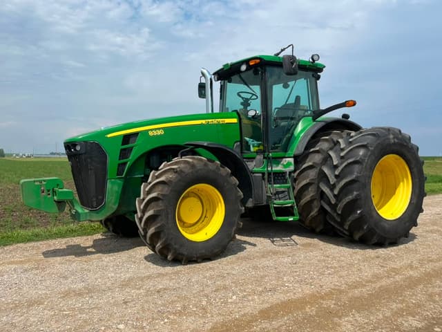 Image of John Deere 8330 equipment image 2