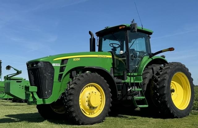 Image of John Deere 8330 equipment image 2