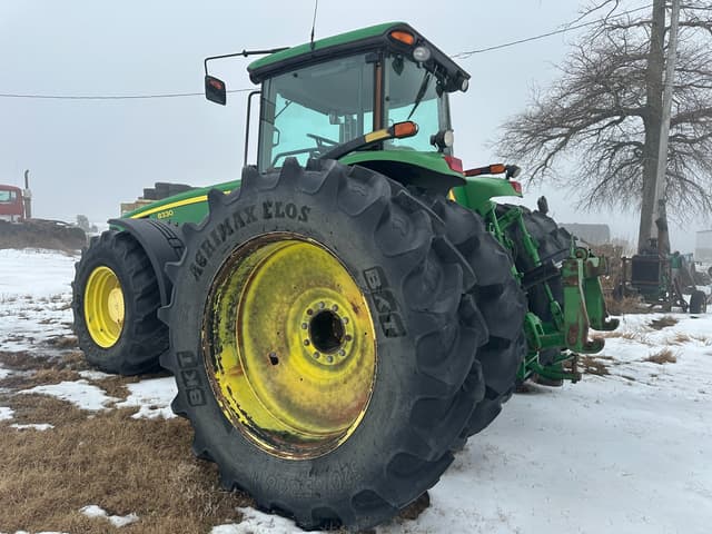 Image of John Deere 8330 equipment image 1