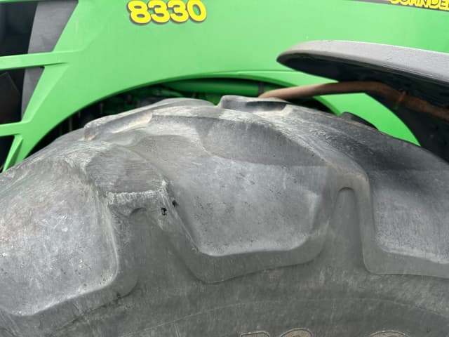 Image of John Deere 8330 equipment image 2