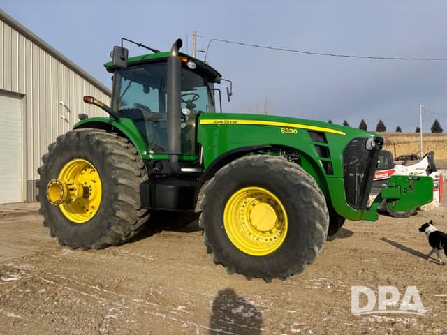 Image of John Deere 8330 equipment image 1