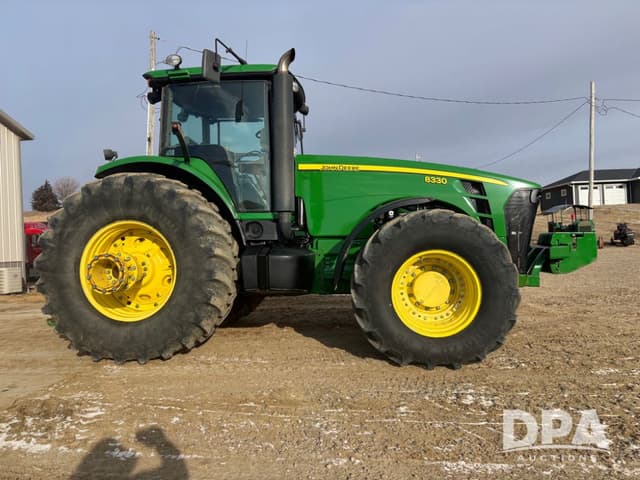Image of John Deere 8330 equipment image 2