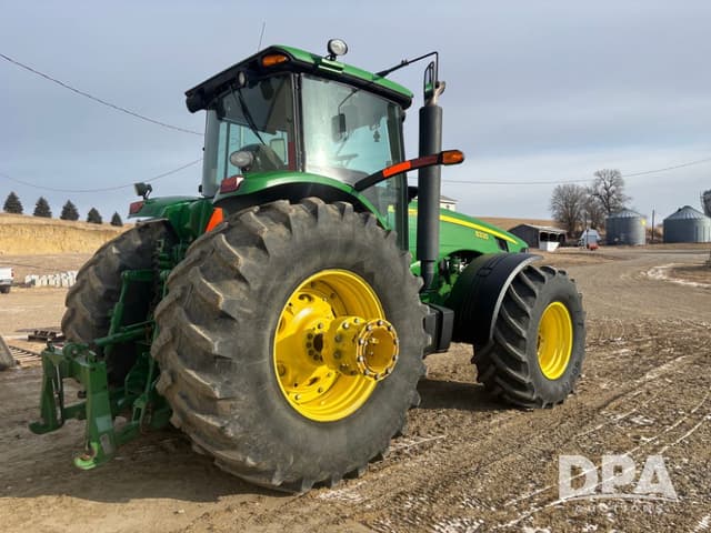 Image of John Deere 8330 equipment image 4