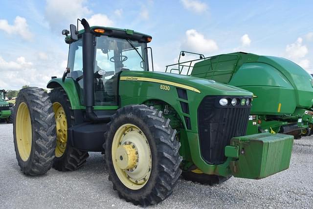 Image of John Deere 8330 equipment image 3