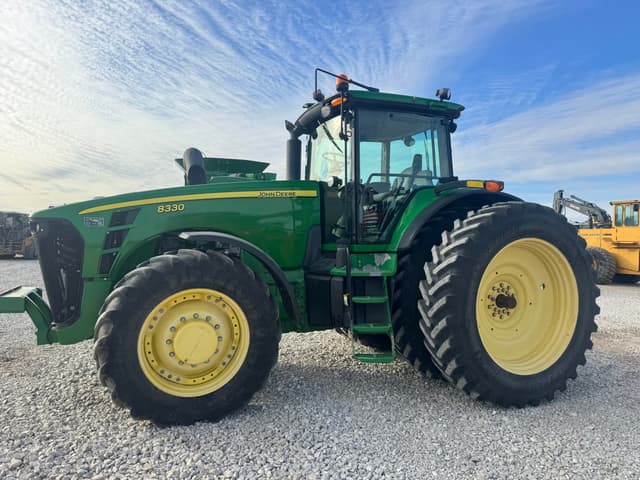 Image of John Deere 8330 equipment image 3