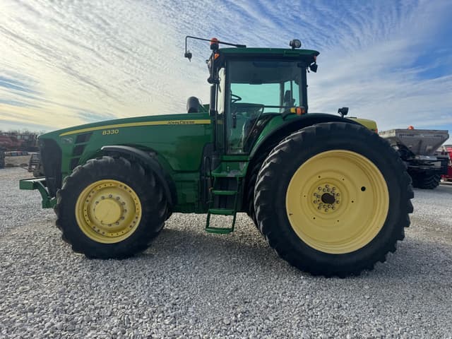 Image of John Deere 8330 equipment image 4