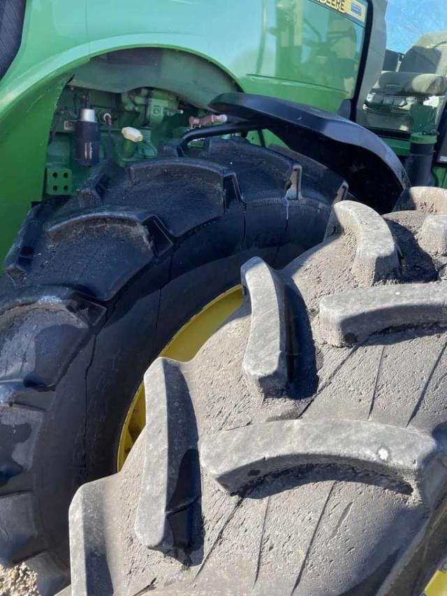 Image of John Deere 8335R equipment image 4