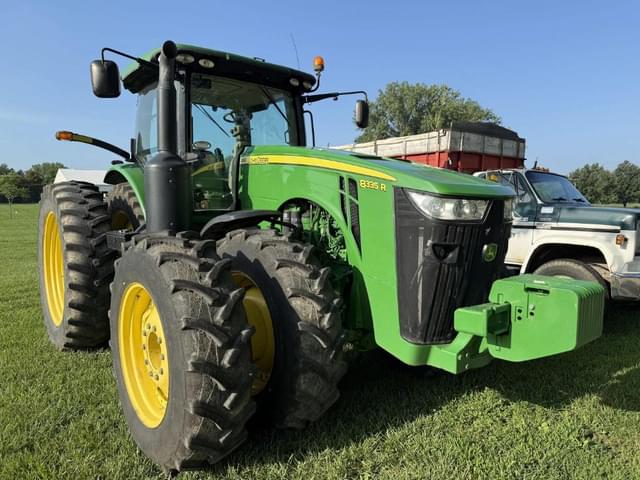 Image of John Deere 8335R equipment image 2