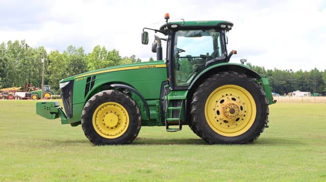 Image of John Deere 8335R equipment image 3