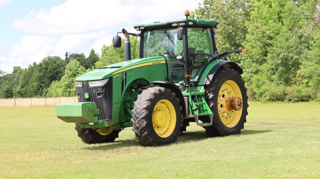 Image of John Deere 8335R equipment image 2