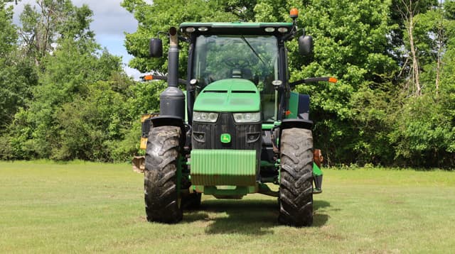 Image of John Deere 8335R equipment image 1