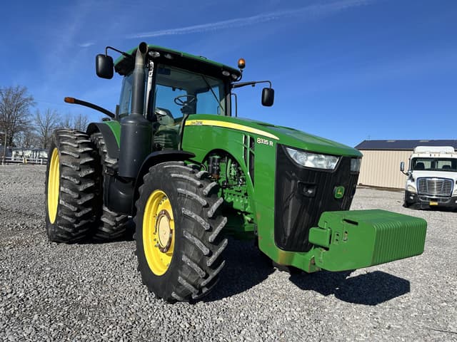 Image of John Deere 8335R equipment image 1
