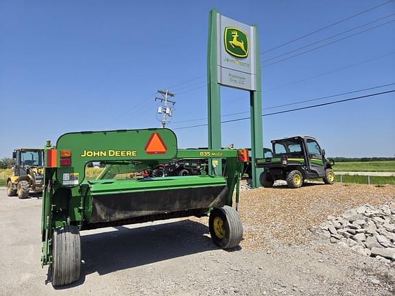 Image of John Deere 835 equipment image 2
