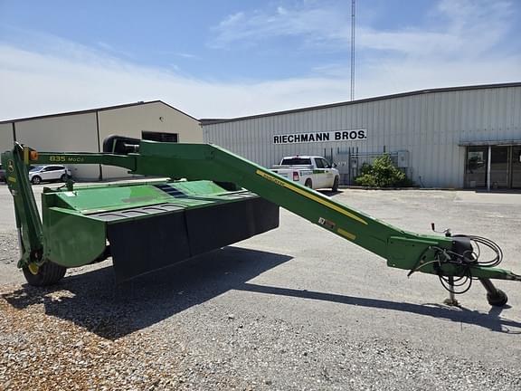 Image of John Deere 835 Primary image