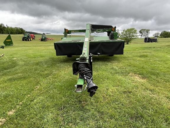 Image of John Deere 835 equipment image 1