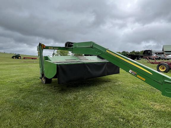 Image of John Deere 835 equipment image 1