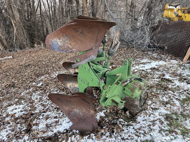 Image of John Deere 835 equipment image 3