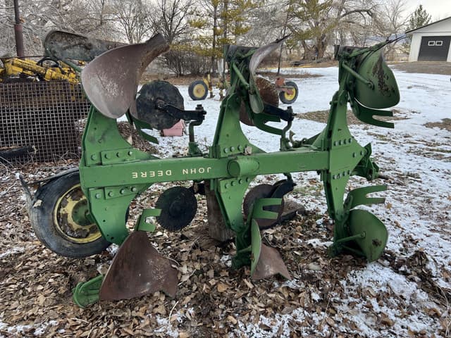Image of John Deere 835 equipment image 4