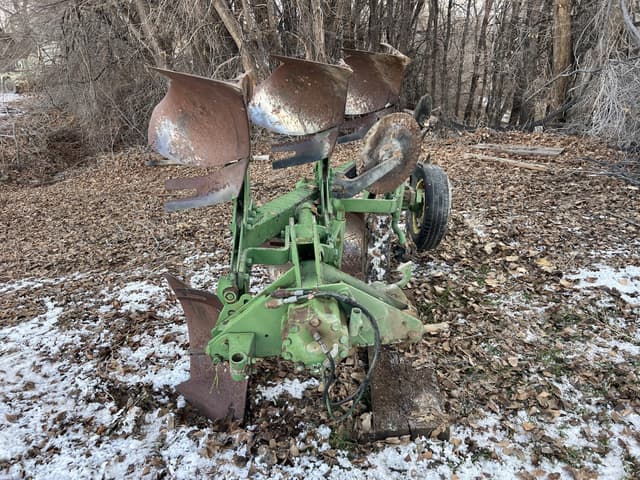 Image of John Deere 835 equipment image 2