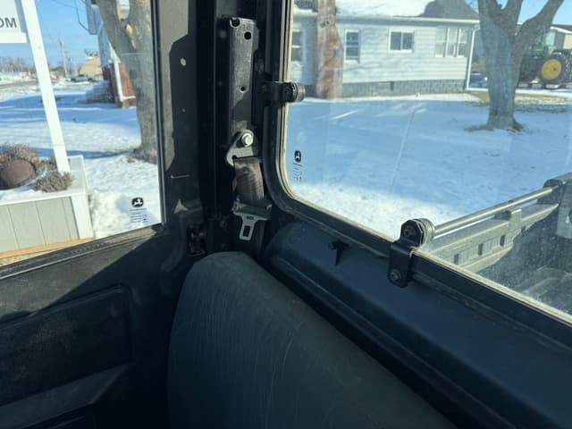 Image of John Deere XUV 835M equipment image 4