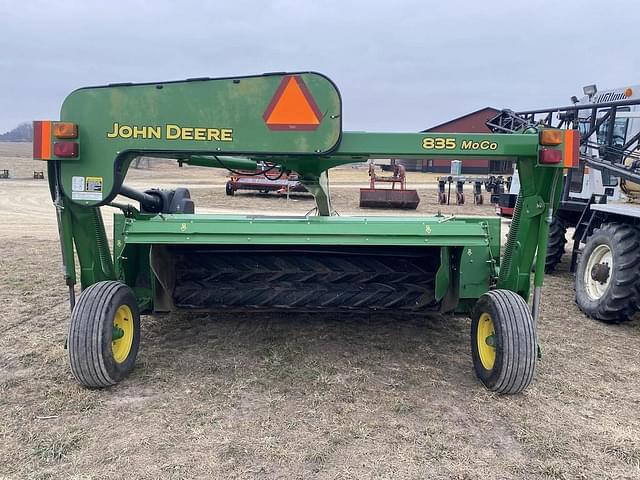 Image of John Deere 835 equipment image 4